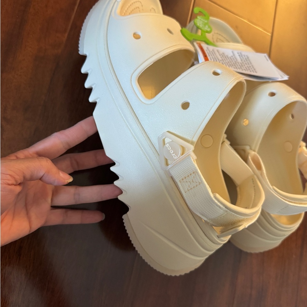 Crocs women size 9